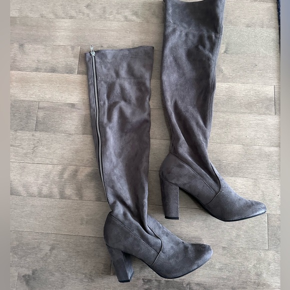 Blue Grey, heel knee high boots size 8, silver back zipper - Picture 5 of 9